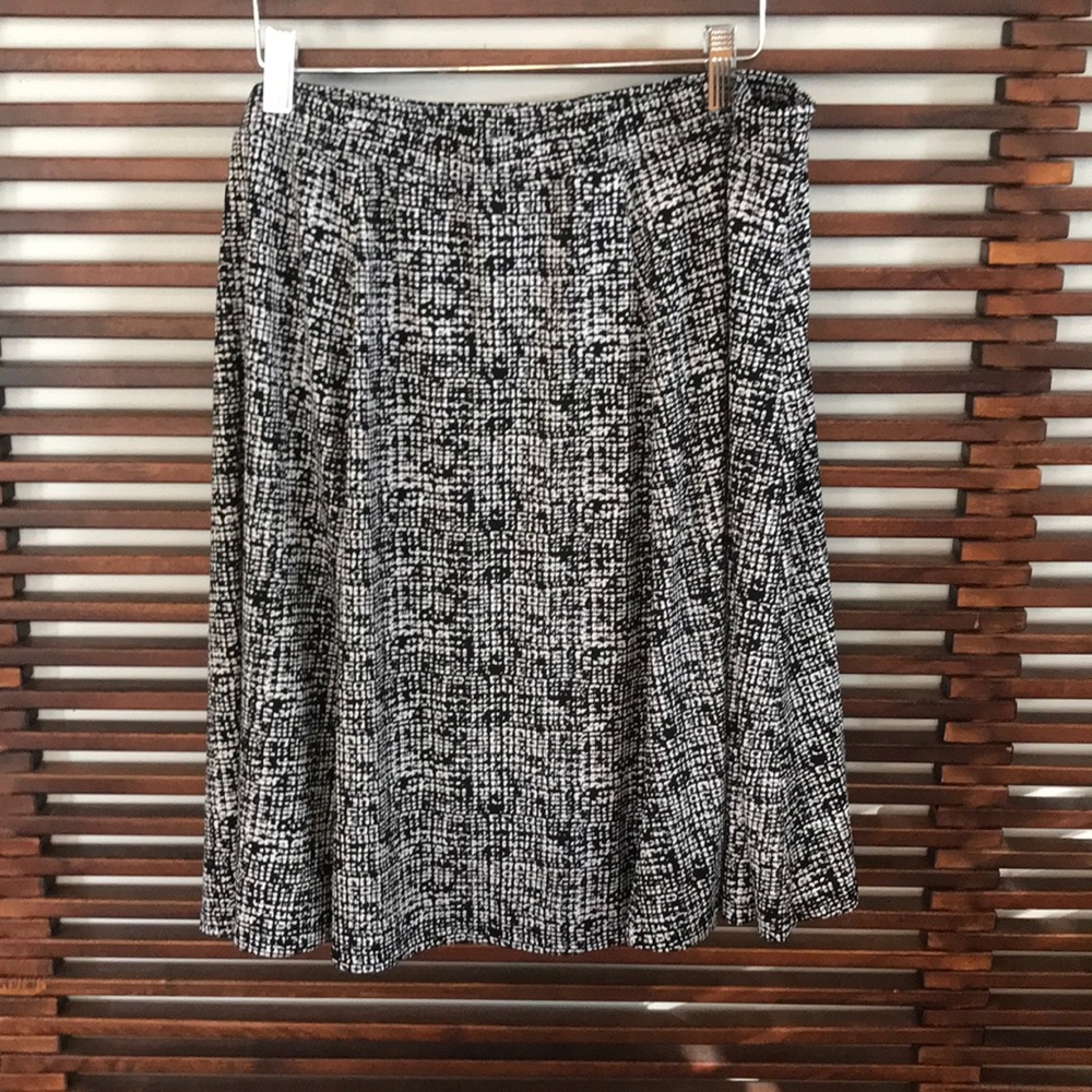 🎉🎉🎉🎉🎉🎉HOST PICK🎉🎉🎉🎉🎉Avenue skirt